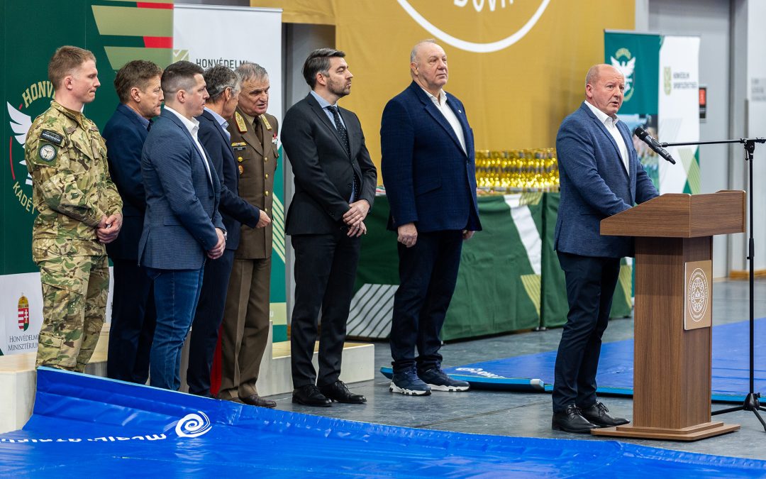 KINIZSI KÖZELHARC KUPA