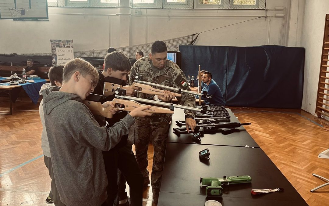 Honvéd kadétképzés a pályaválasztási kiállításon