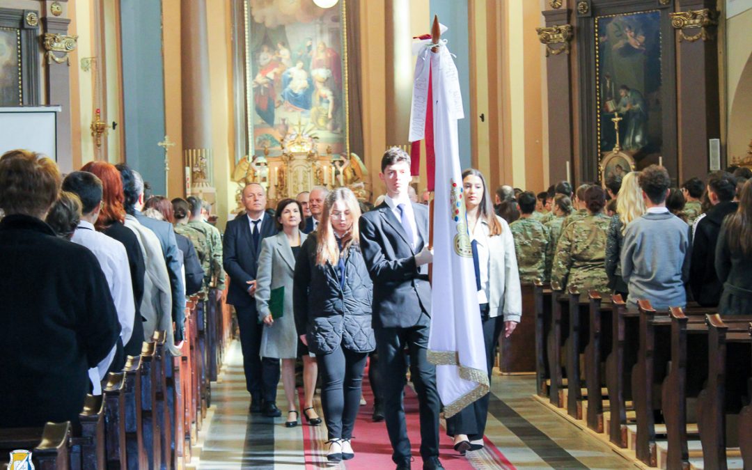 Zászlót kaptak a Tomori kadétjai!