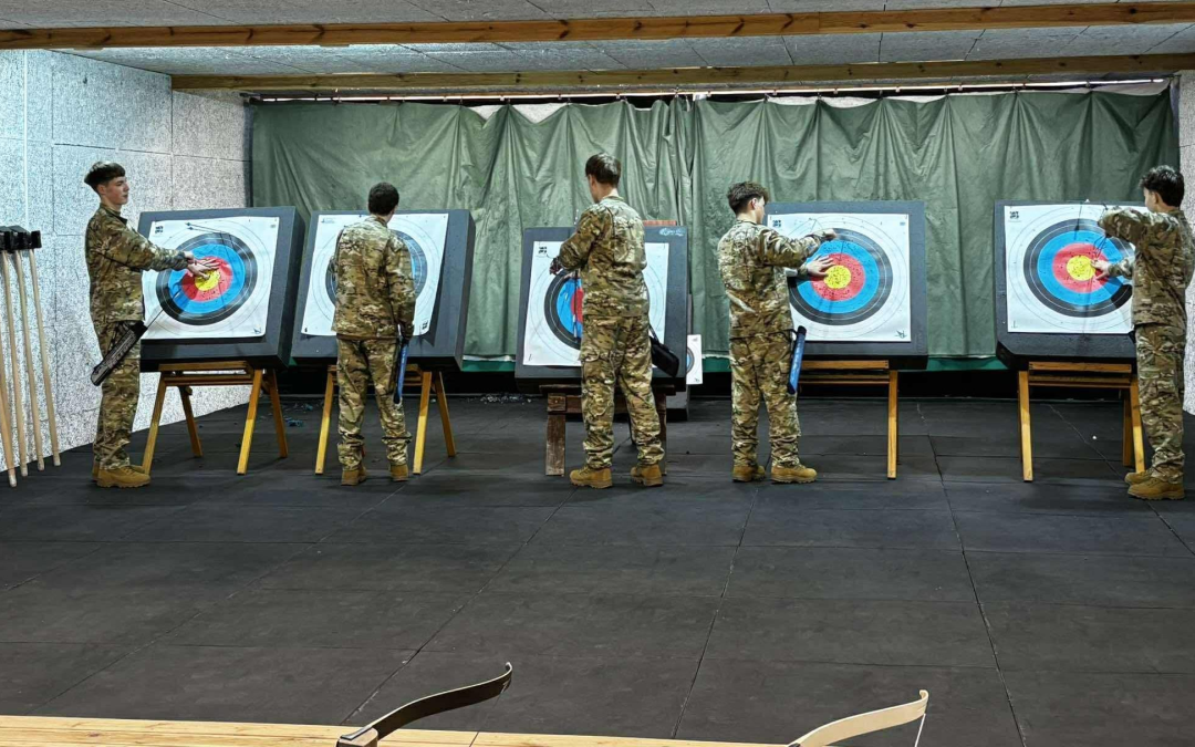 Lövészet, íjászat és küzdősport foglalkozáson – Szarvason