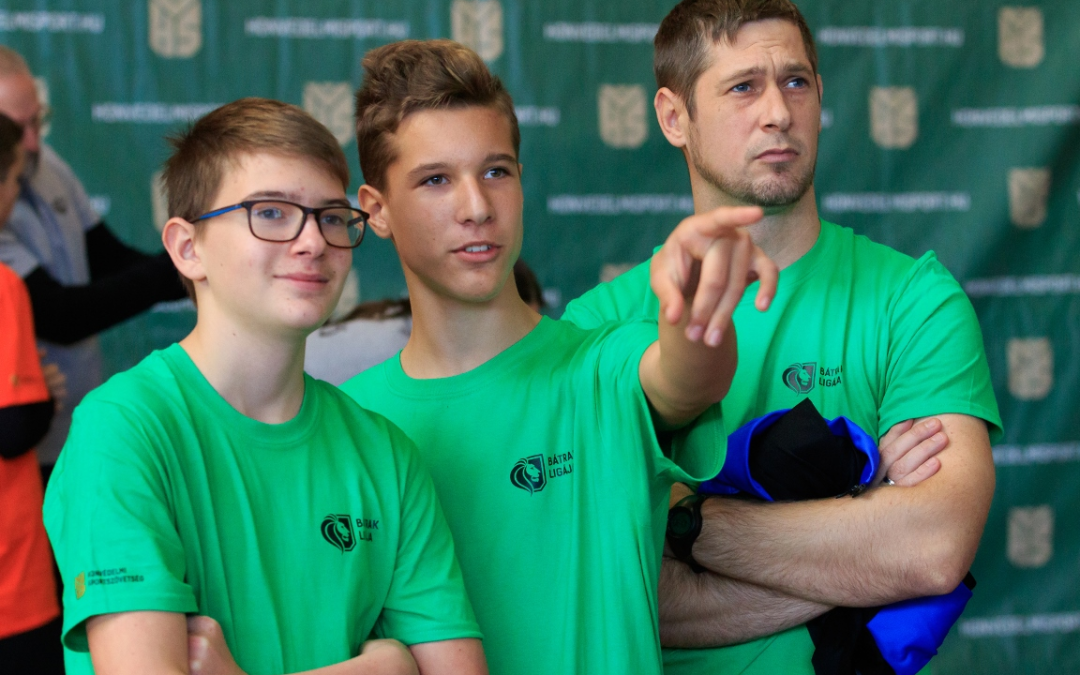 Abonyba látogat a Bátrak Ligája