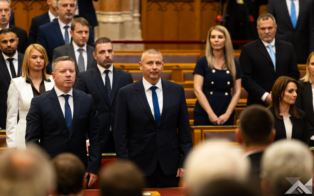 Letette az esküt a honvédelmi miniszter